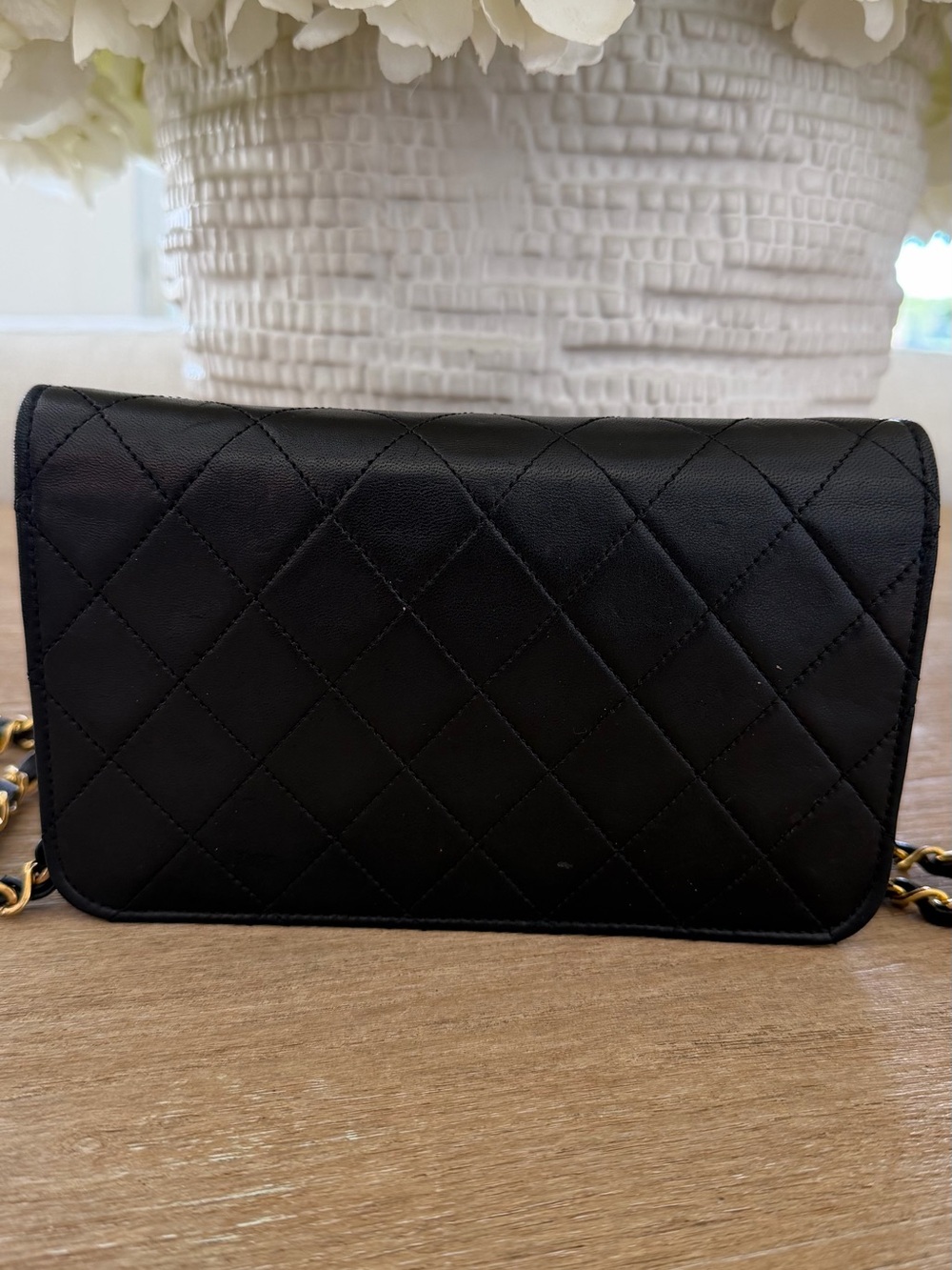 CHANEL Black Quilted Lambskin Crossbody with Gold Chain - Picture 2 of 13